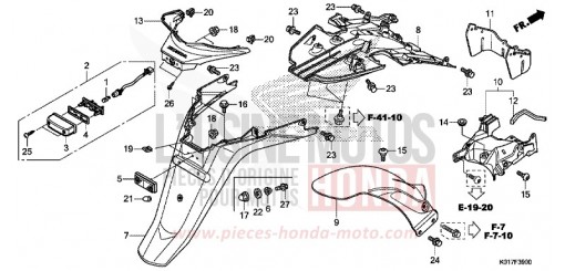 GARDE-BOUE ARRIERE/FEU D'IMMATRICULATION SH125AD de 2013